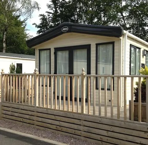 Woodpecker Lodge, Camelot Park, Ca6 5sz Holiday home *