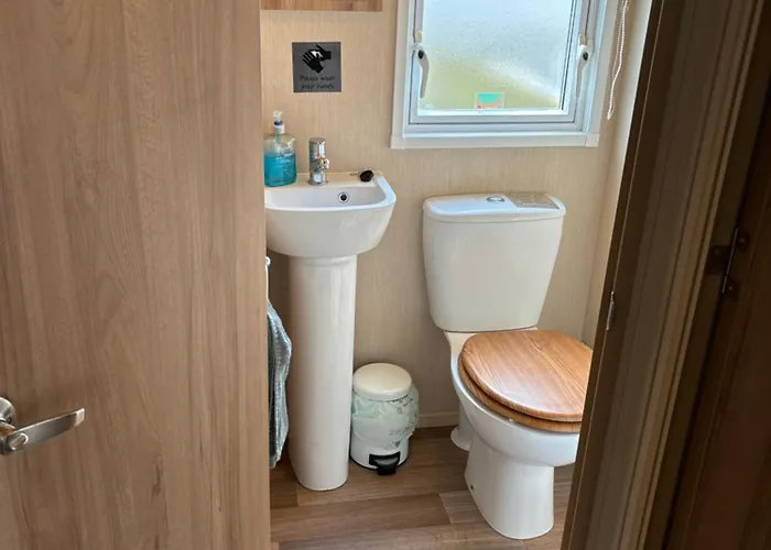 Holiday home Woodpecker Lodge, Camelot Park, Ca6 5sz